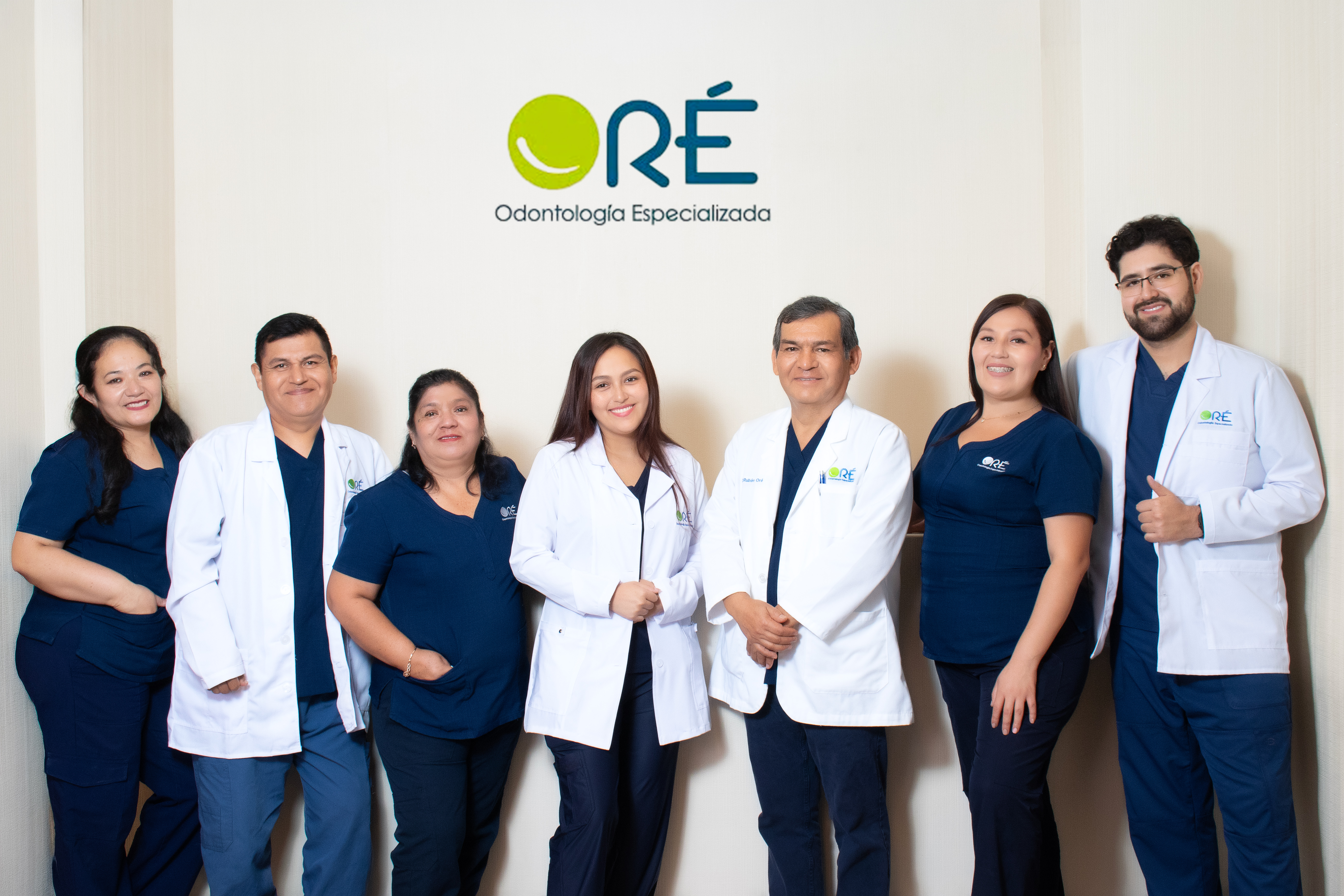 Equipo completo de Clínica Dental ORÉ